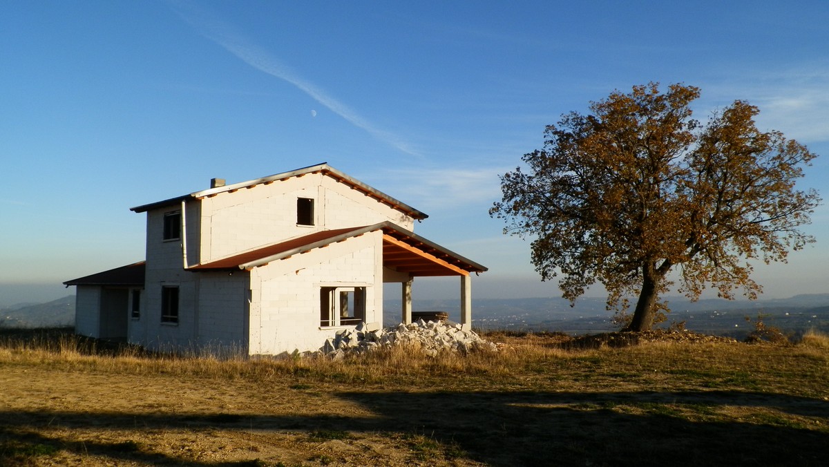 Villa in Montebello di Bertona - view 1