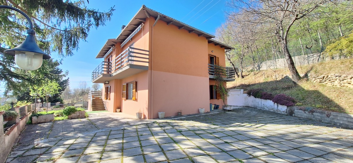 House in Civitella Casanova - view 1