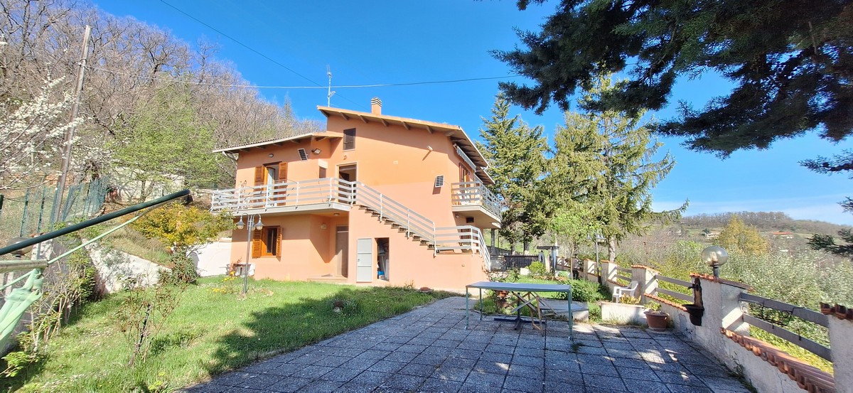 House in Civitella Casanova - Image 2