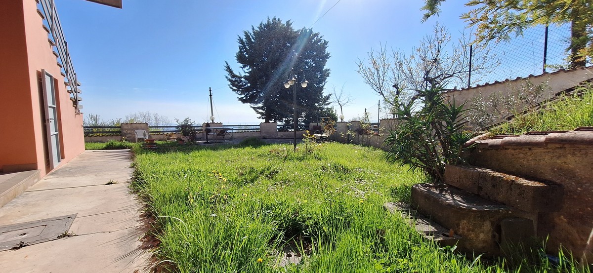 House in Civitella Casanova - Image 5